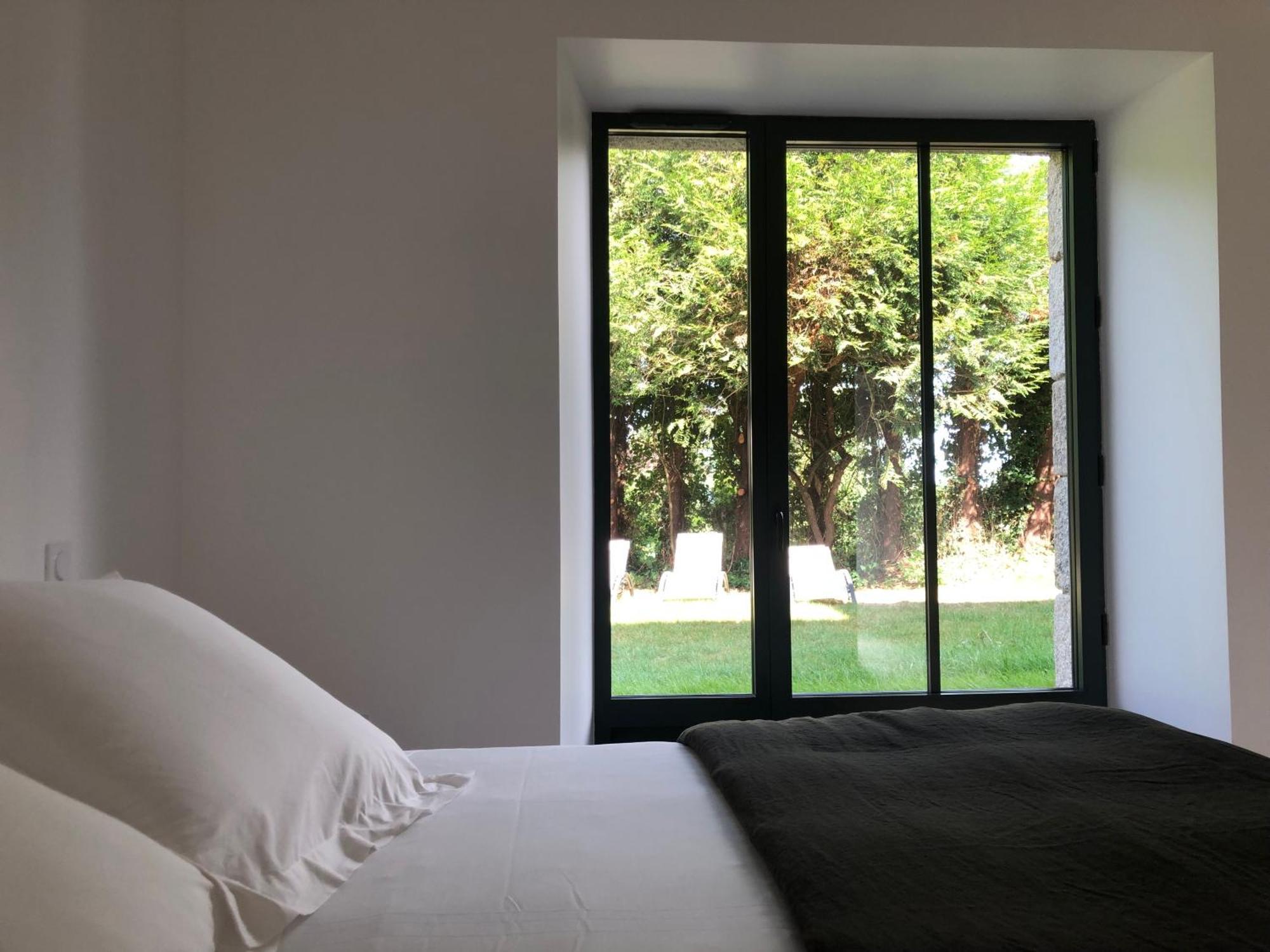 Les Ecolodges Sous Le Phare Louannec Exteriör bild