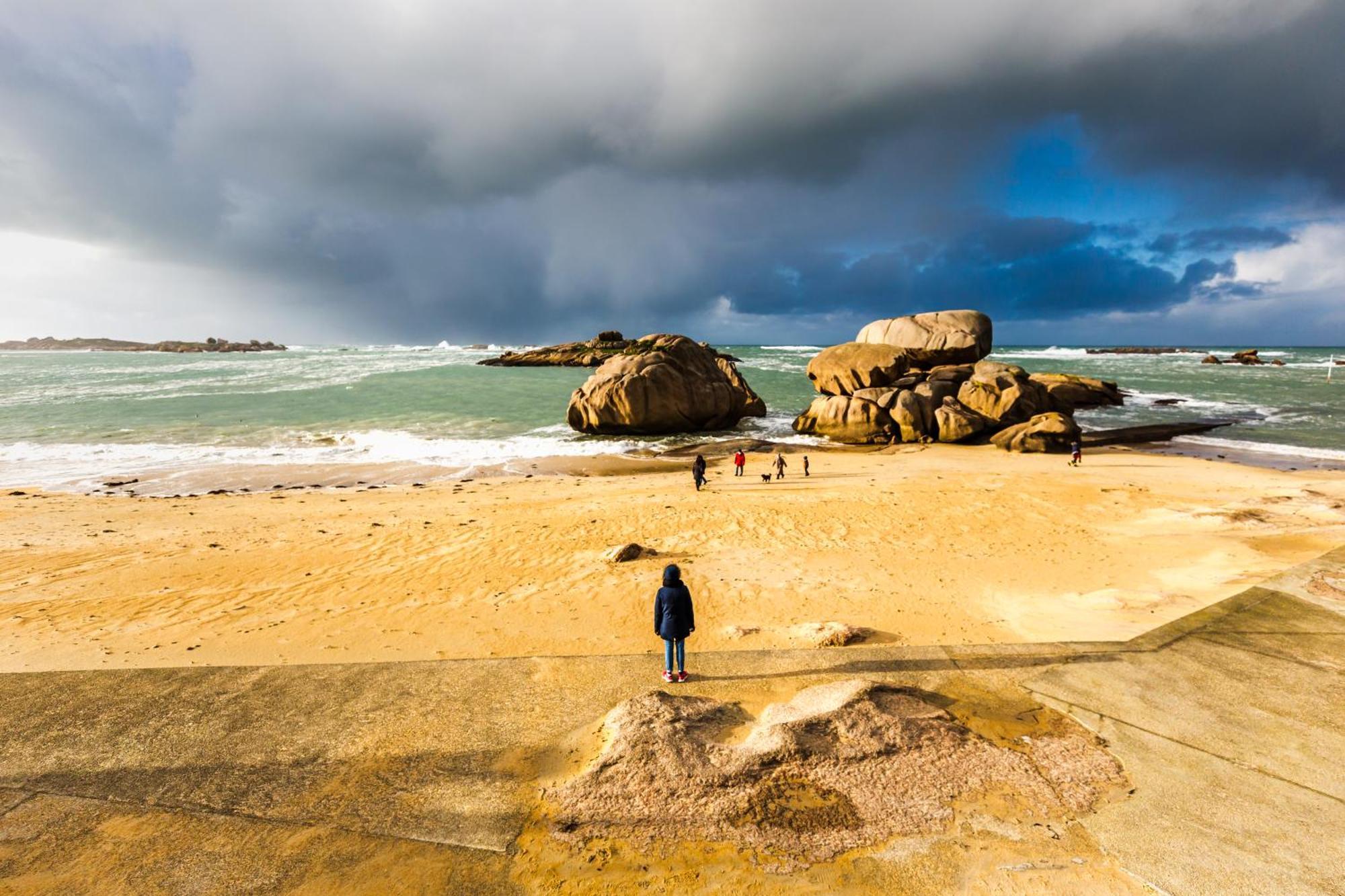 Les Ecolodges Sous Le Phare Louannec Exteriör bild
