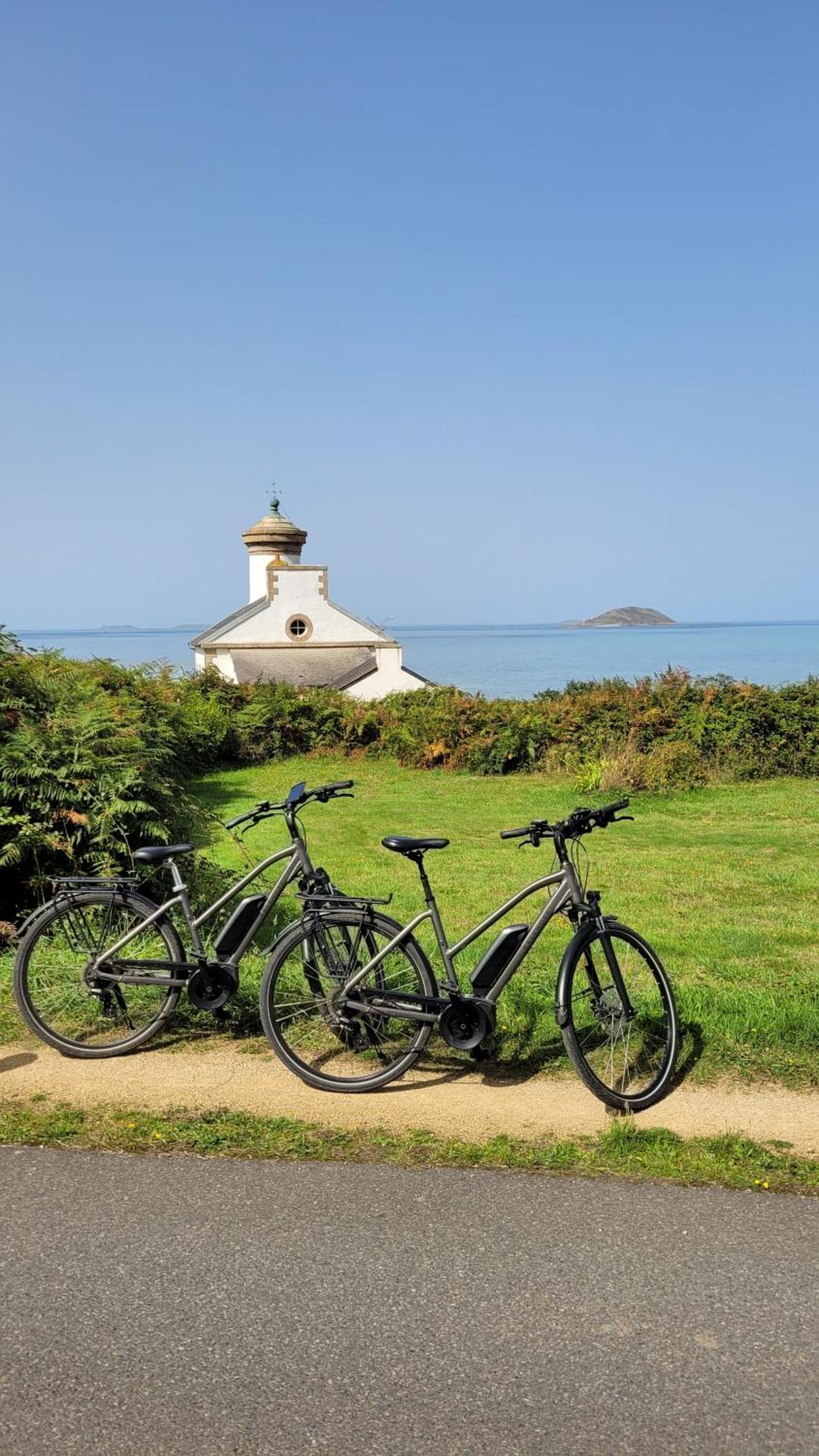 Les Ecolodges Sous Le Phare Louannec Exteriör bild