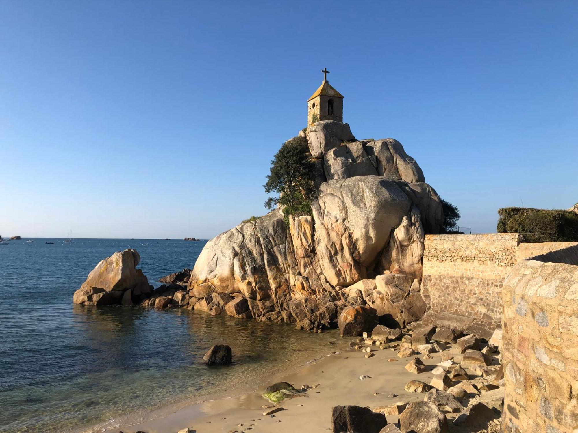 Les Ecolodges Sous Le Phare Louannec Exteriör bild